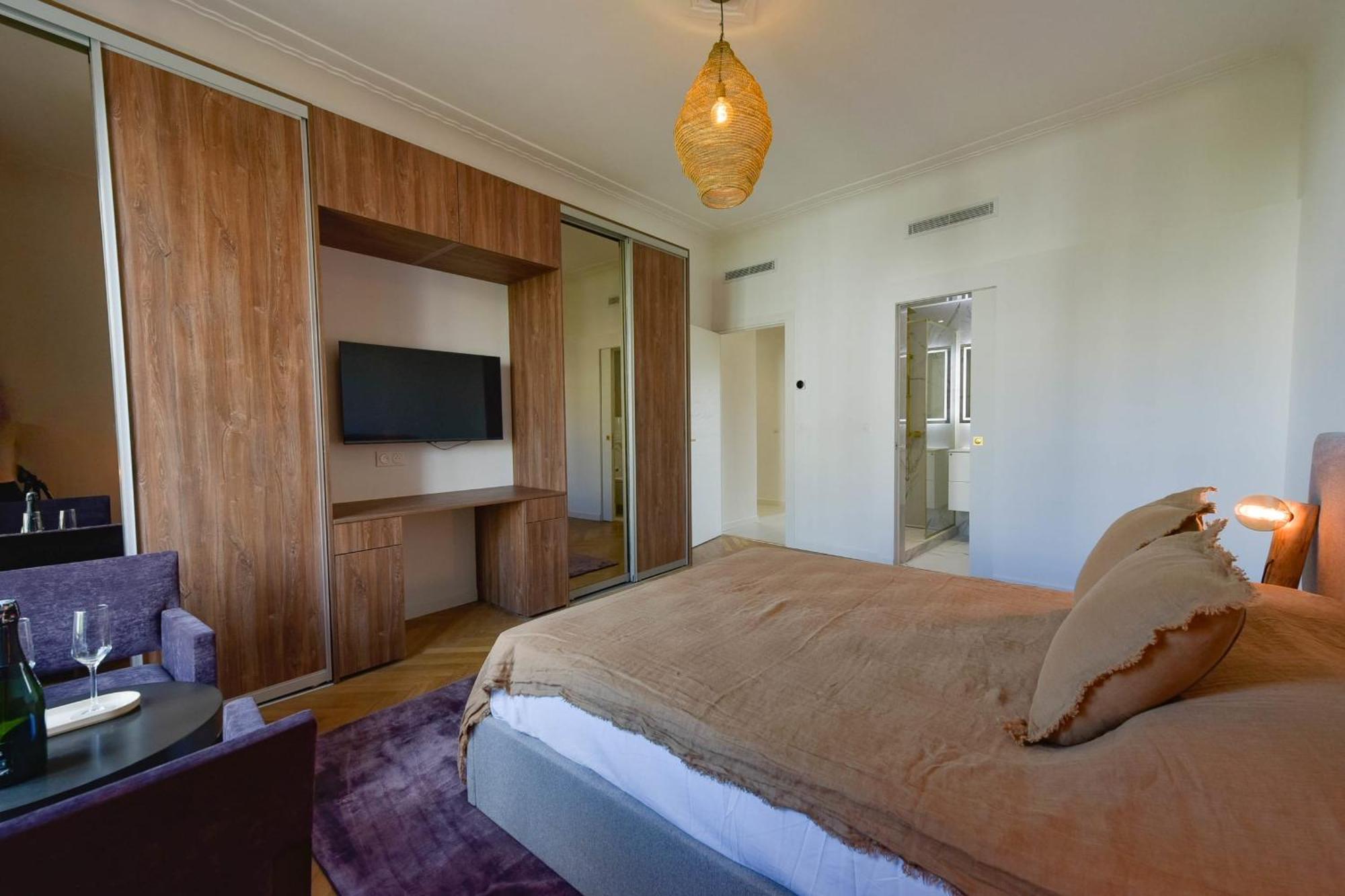 Rare Luxury 3-br Near The Croisette Cannes